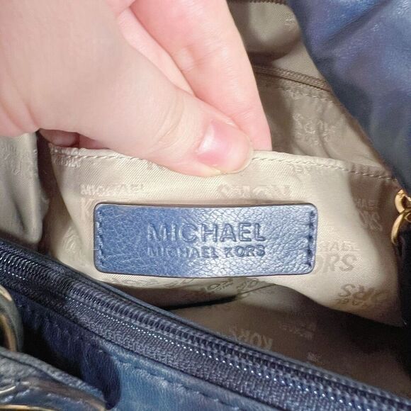 y2k Vintage Michael Kors Navy Blue Ludlow Leather Drawstring Shoulder Bag - Picture 8 of 12